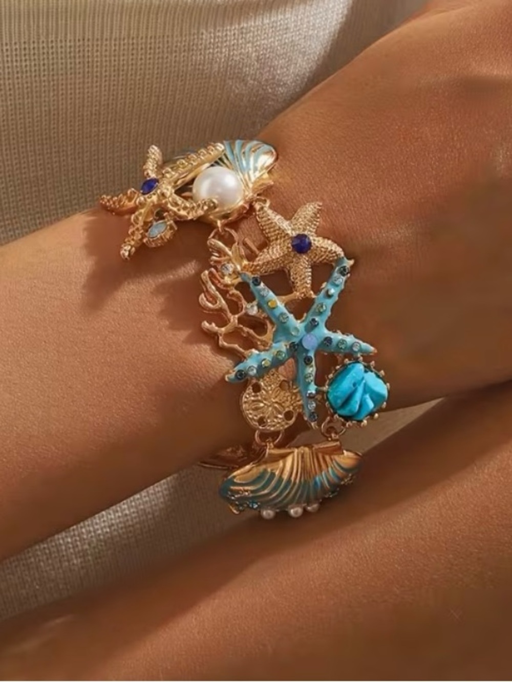 🩵 NEW Sparkling Gold-Tone Turquoise Sea Life Charm Bracelet 🩵